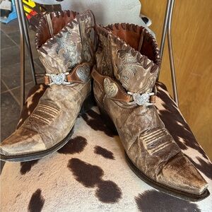 Women’s Distressed Brown Western Ankle Booties with Heart Concho